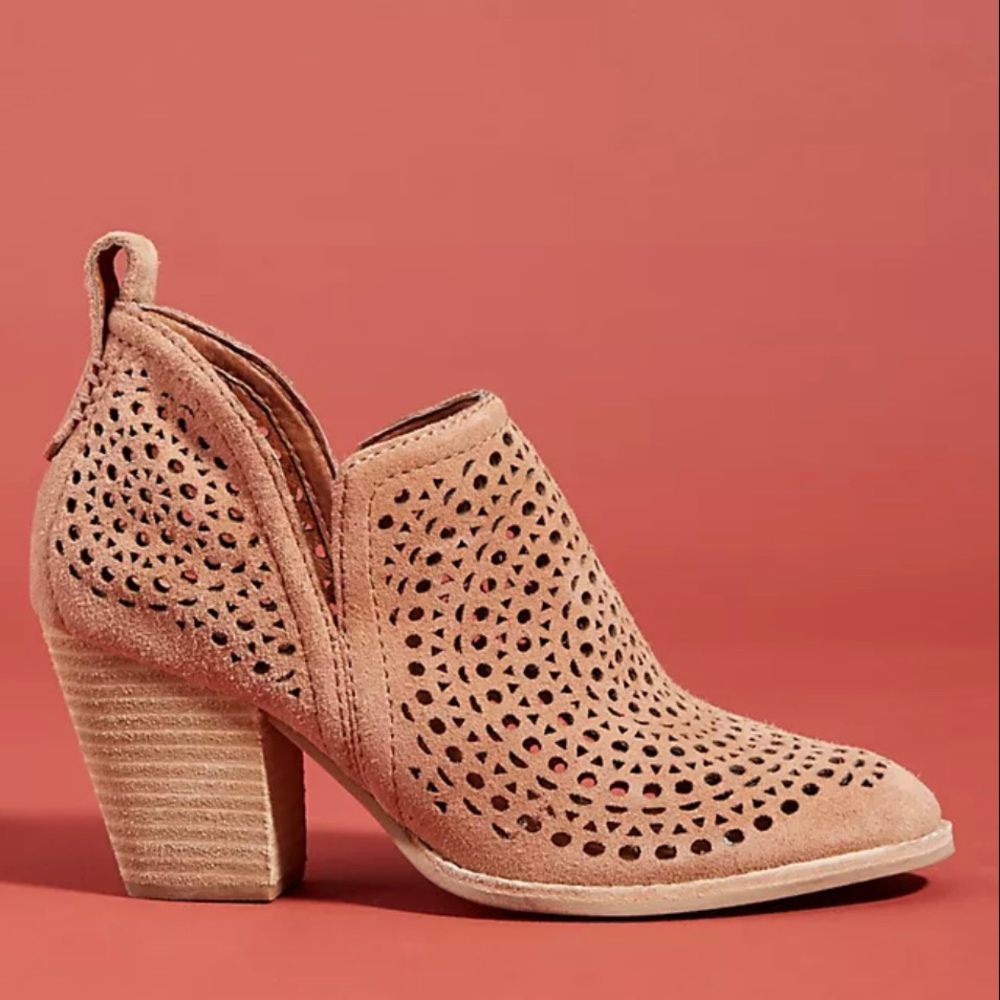Jeffrey Campbell Rosalee Booties  EUC Size 9